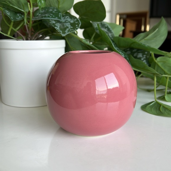 Vintage Small Round Pink Vase Decor - Picture 4 of 13